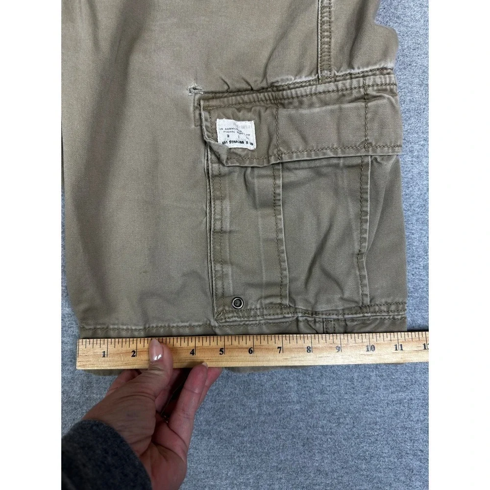 VTG Levis Cargo Shorts Mens 38 Khaki Tan Cotton Multi Pocket Y2K‎ Baggy Grunge
